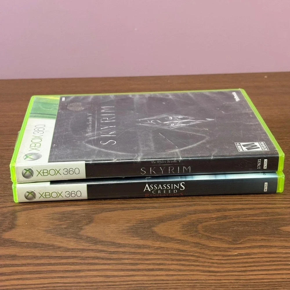 Xbox 360 Video Game Bundle Skyrim &‎ Assassin's Creed Revelations